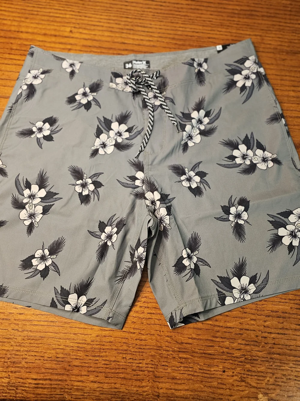 Hurley Men's Gray Floral Swim Board Shorts